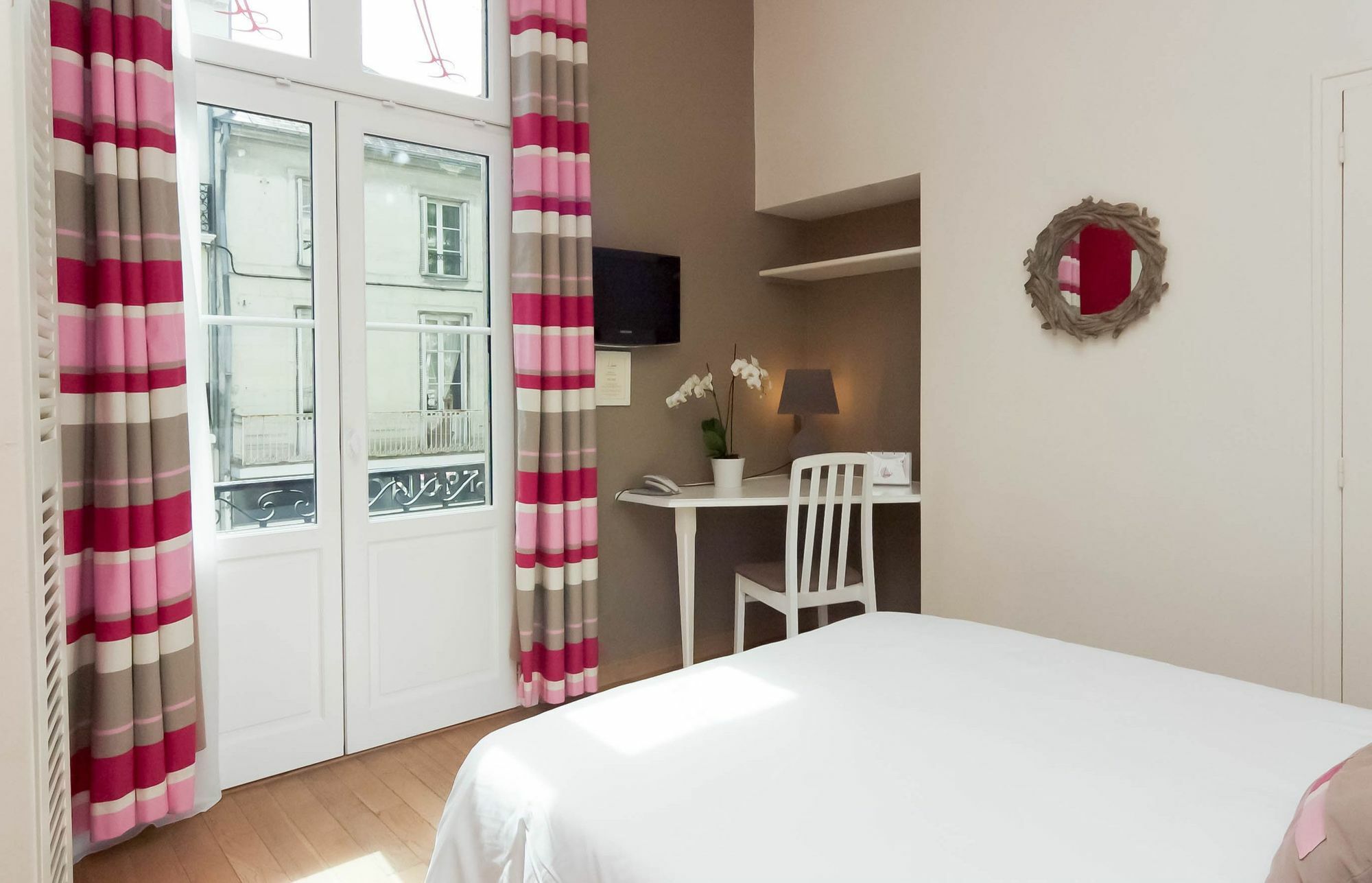 The Originals Boutique, Le Londres, Saumur